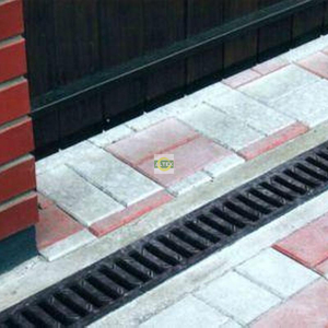 Водоотводный лоток въезд во двор